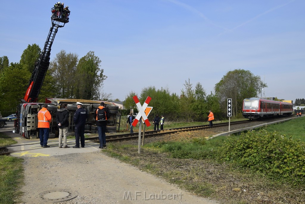 Schwerer VU LKW Zug Bergheim Kenten Koelnerstr P301.JPG - Miklos Laubert